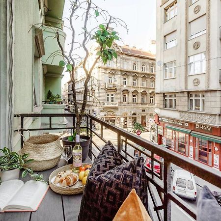 Chill On The Screened Balcony-Budapest Most Historic Landmarks Bagian luar foto