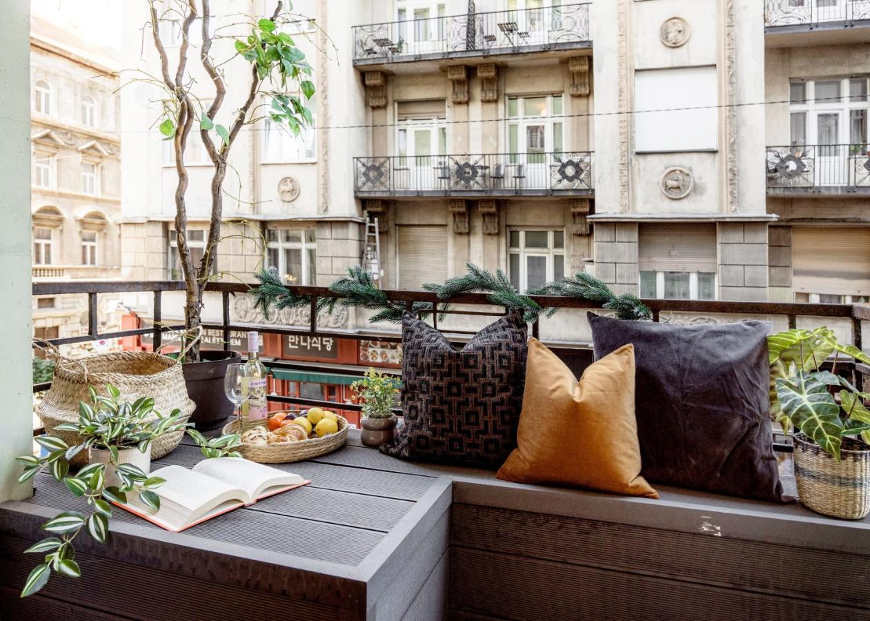 Chill On The Screened Balcony-Budapest Most Historic Landmarks Bagian luar foto