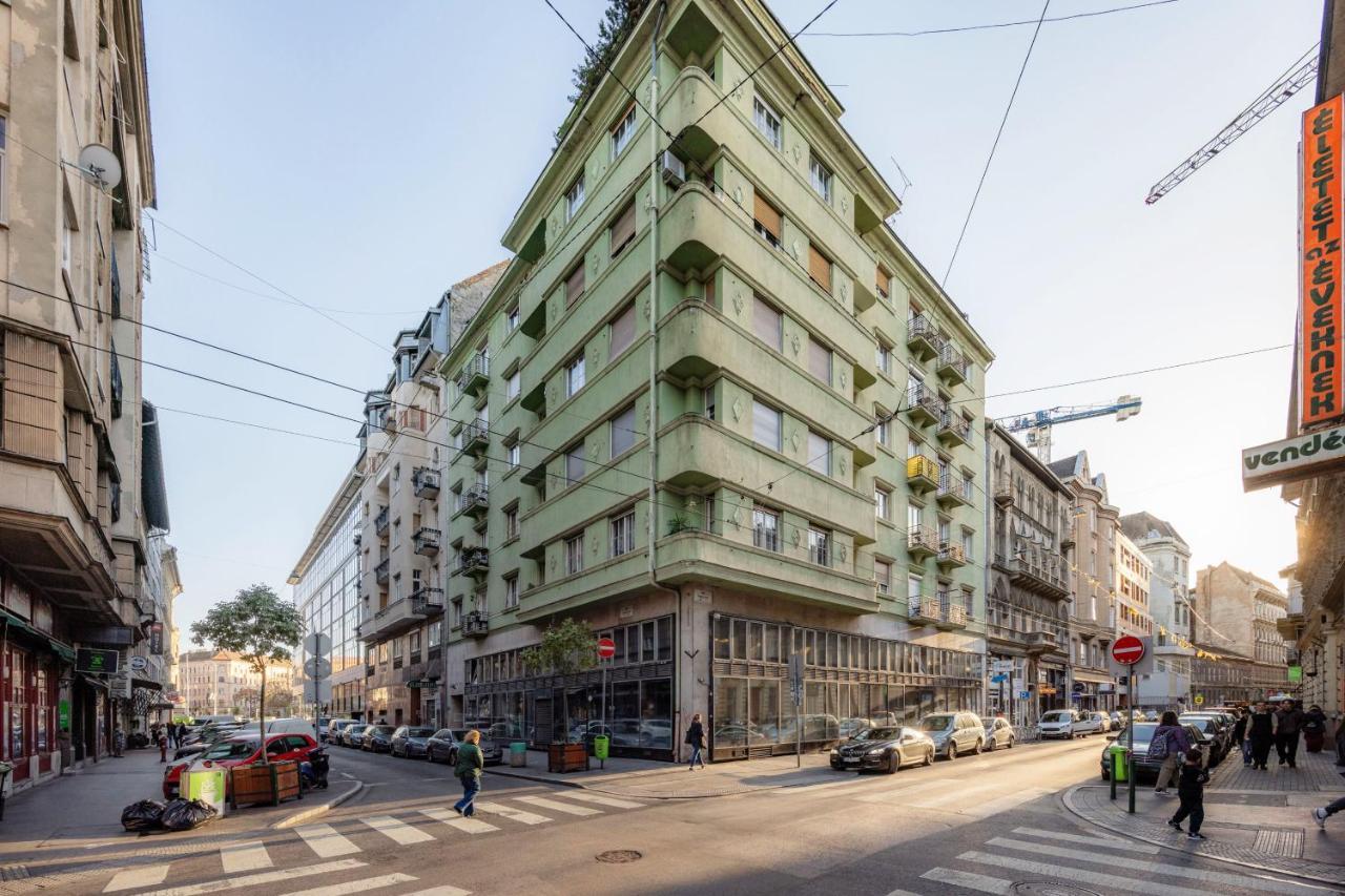 Chill On The Screened Balcony-Budapest Most Historic Landmarks Bagian luar foto